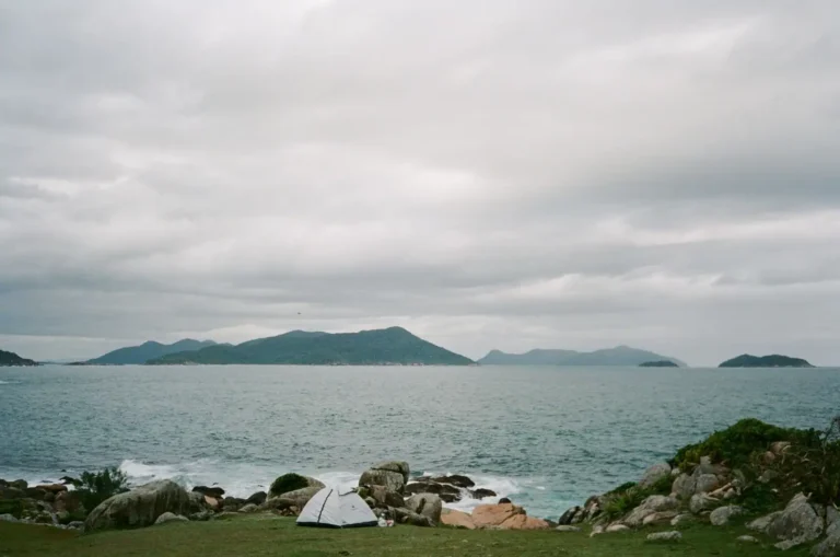 Camping en Bretagne : où s&rsquo;installer et quand partir
