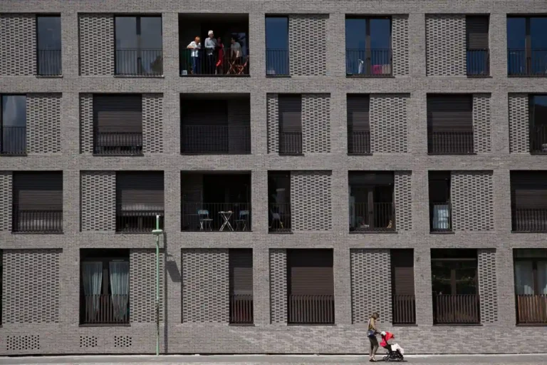 Logement d&rsquo;urgence pour une famille : qui appeler en premier